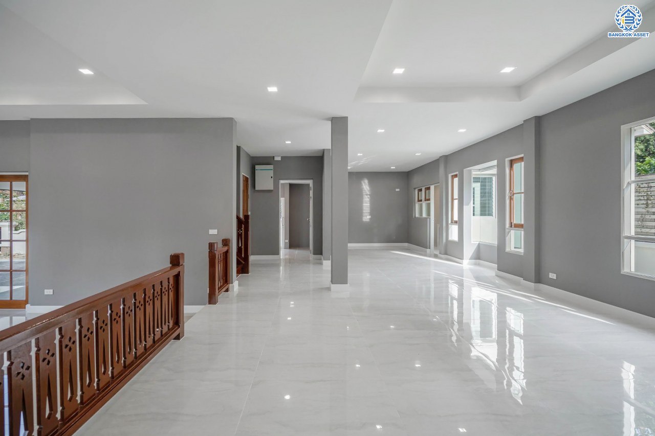 บ้านมือสองตกแต่งใหม่ โครงการ ลัดดารมย์ เพชรเกษม69 ตกแต่งหรูหราดีไซน์สุด Classic วิวสวนสาธารณะ ใกล้ส่วนกลาง บนเนื้อที่ 173.5 ตร.ว. ฟังก์ชันจัดเต็ม 4 ห้องนอน 4 ห้องน้ำ 1 ห้องอเนกประสงค์ 1 ห้องแม่บ้าน จอดรถได้ถึง 2 คัน บนทำเลศักยภาพ เชื่อมต่อหลายเส้นทาง ใกล้เดอะมอลล์บางแค จุดขึ้นทางด่วน "กาญจนาภิเษก" และรถไฟฟ้าสายสีน้ำเงิน "สถานีหลักสอง"